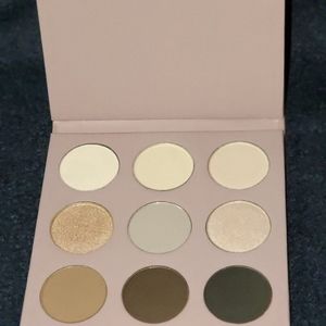 Eye shadow pallets